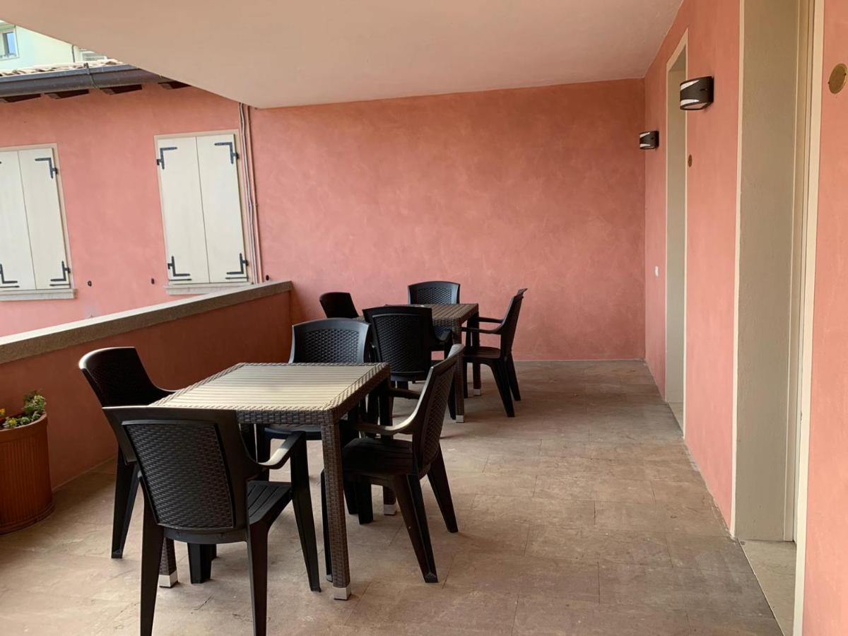 Borgo Al Sole By Garda Facilities Aparthotel Puegnago del Garda Esterno foto